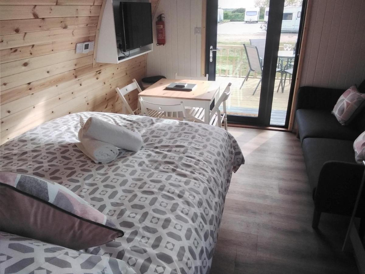 Готель Glamping Pods Кромер Екстер'єр фото